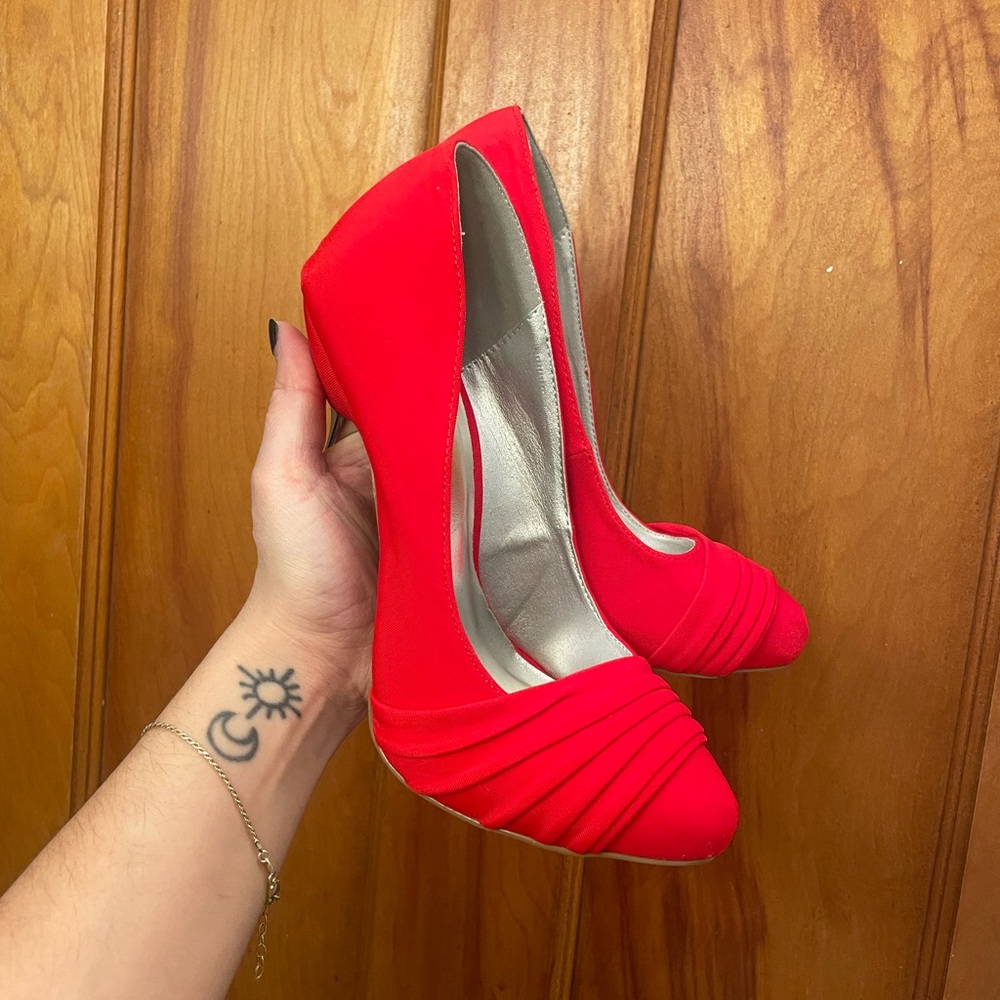 Red Heels - Picture 2 of 5